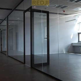 Алюминиевые офисные двери