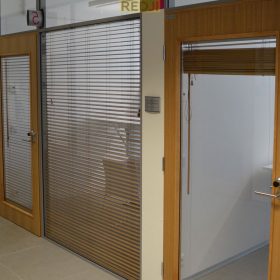 Офисные ламинированные двери